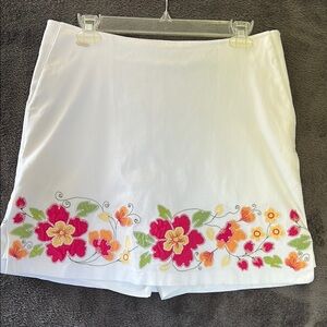 LIZGOLF by Liz Claiborne Off-White Skort with Floral Embroidery